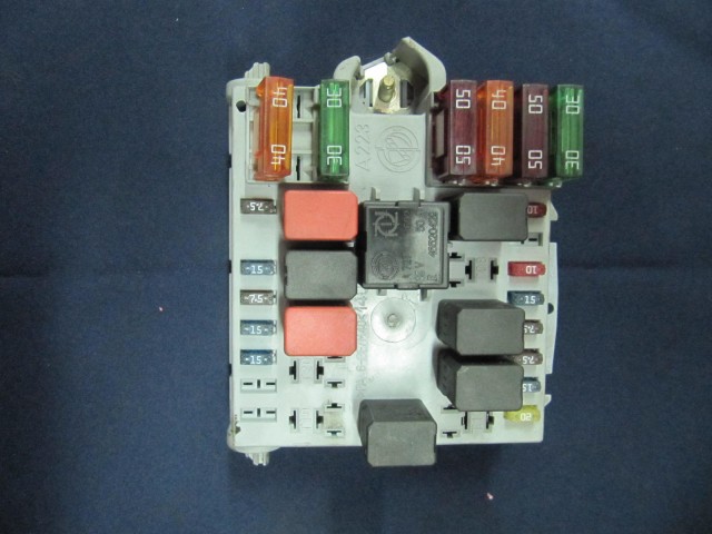 Fiat Punto 1999-2003 benzines külső biztosíték tábla 46766771