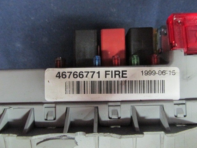 Fiat Punto 1999-2003 benzines külső biztosíték tábla 46766771