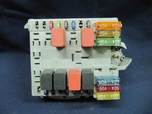 Fiat Punto 1999-2003 benzines külső biztosíték tábla 46766773