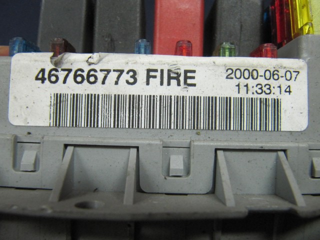 Fiat Punto 1999-2003 benzines külső biztosíték tábla 46766773