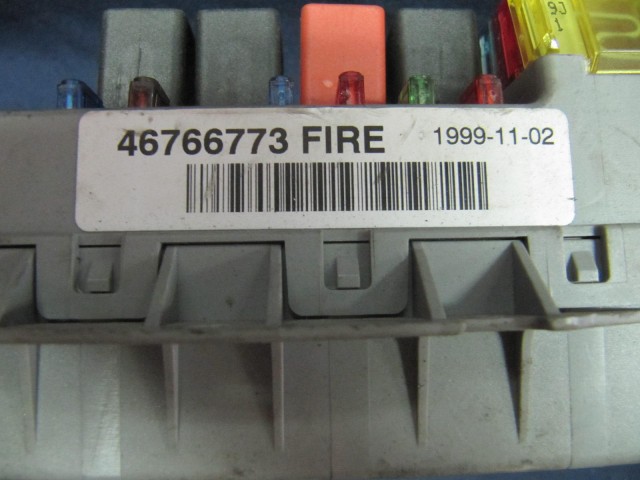 Fiat Punto 1999-2003 benzines külső biztosíték tábla 46766773