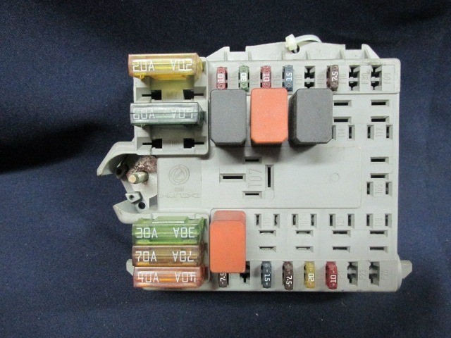 Fiat Punto 1999-2003 benzines külső biztosíték tábla 46766775