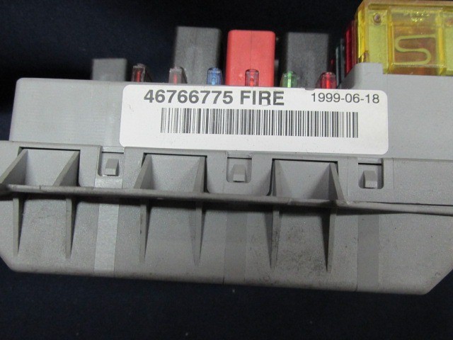 Fiat Punto 1999-2003 benzines külső biztosíték tábla 46766775