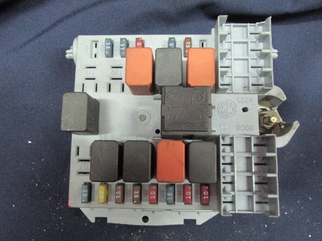 Fiat Punto 1999-2003 benzines  külső biztosíték tábla 46778446