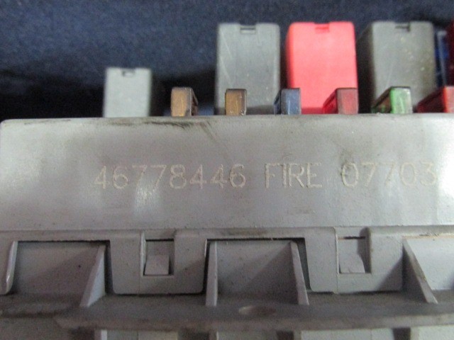 Fiat Punto 1999-2003 benzines  külső biztosíték tábla 46778446