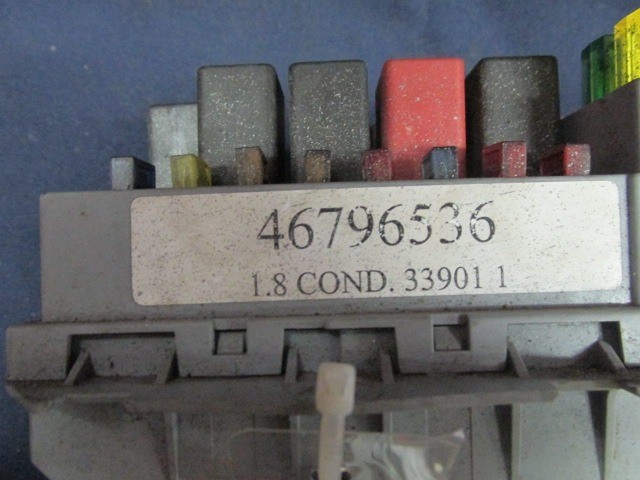 Fiat Stilo benzines külső biztosíték tábla 46796536