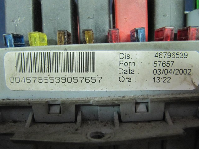 Fiat Stilo benzin külső biztosíték tábla 46796539