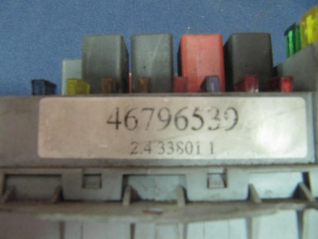Fiat Stilo benzin külső biztosíték tábla 46796539