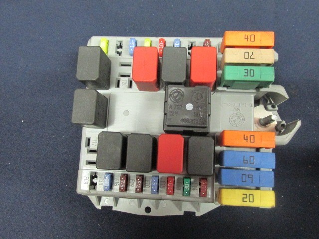 Fiat Punto 2003-2010 külső biztosíték tábla 46835587