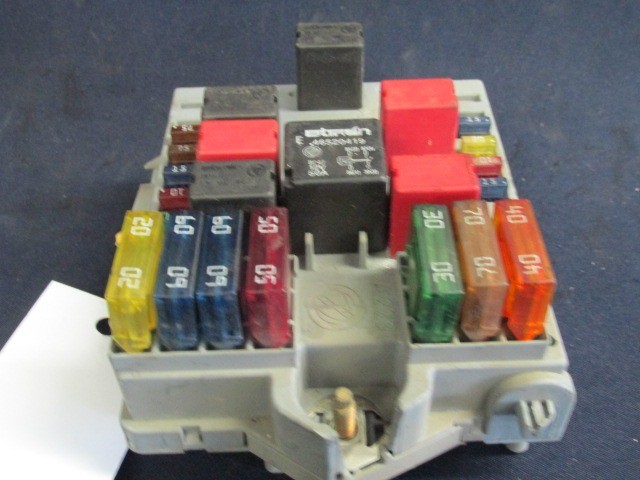 Fiat Punto 1999-2003 benzines külső biztosíték tábla 46835593