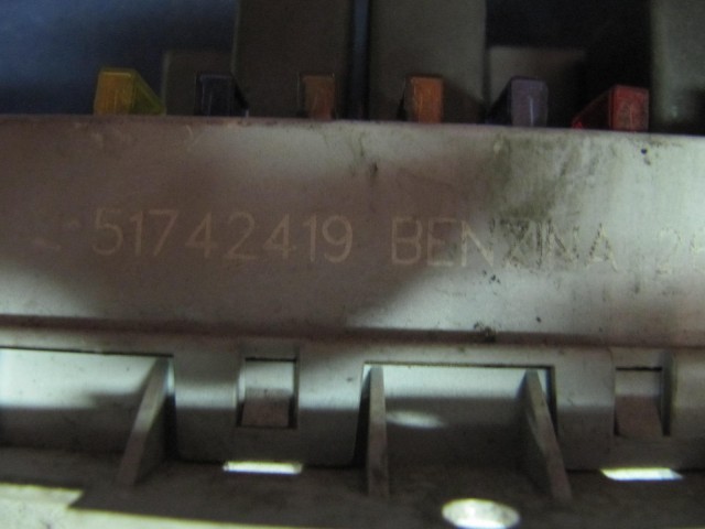 Alfa Romeo 147, Gt  külső biztosíték tábla 51742419