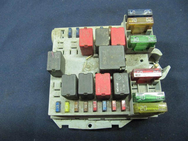 Fiat Stilo benzin külső biztosíték tábla 51759553
