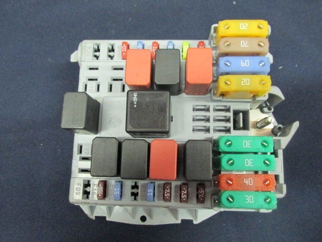 Fiat Linea 1,4 benzin külső biztosíték tábla 51806891