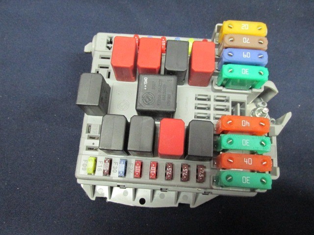 Fiat Linea 1,6 16v benzin külső biztosíték tábla 51822801