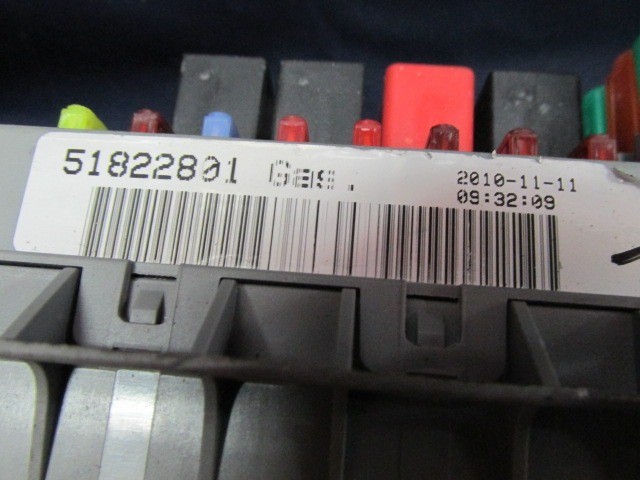 Fiat Linea 1,6 16v benzin külső biztosíték tábla 51822801