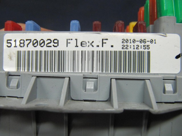 Fiat Linea 1,8 16v benzin külső biztosíték tábla 51870029