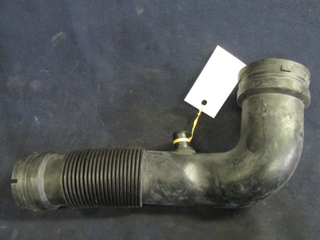 Fiat Multipla 46517671 számú levegőcső-légszűrőházból a szívócsonkba