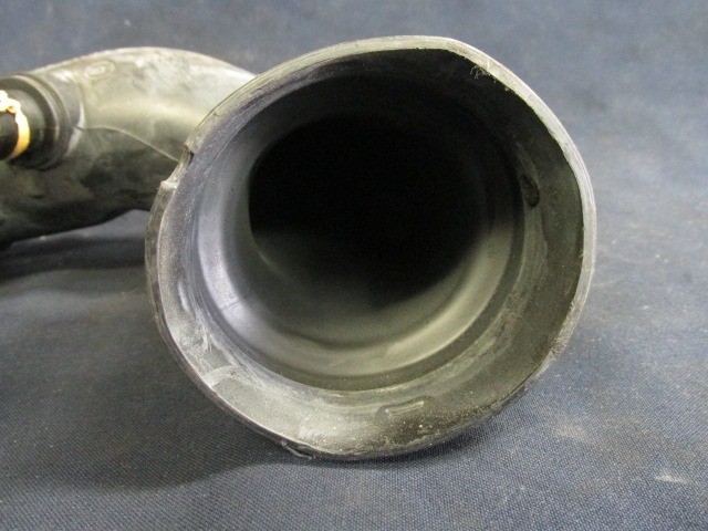 Fiat Multipla 46517671 számú levegőcső-légszűrőházból a szívócsonkba