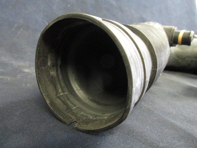 Fiat Multipla 46517671 számú levegőcső-légszűrőházból a szívócsonkba