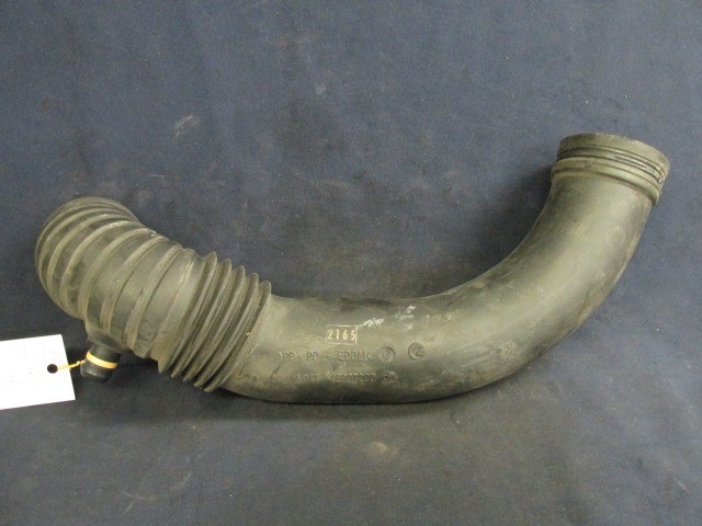 Fiat Stilo 46807200 számú levegőcső-légtömegmérőből a szívócsonkba