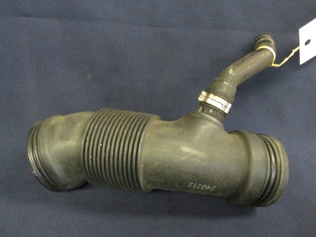 Alfa Romeo Giulietta 50525493 számú levegőcső-légtömegmérőből a túrbóba