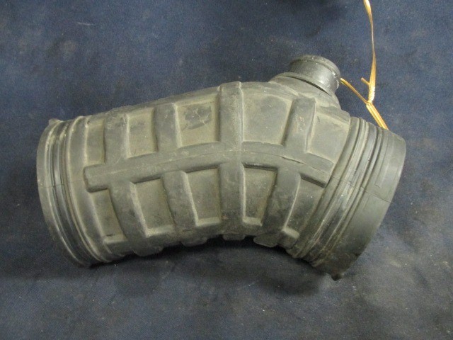 Alfa Romeo 159 51773419 számú levegőcső-légszűrőházból a légtömegmérőbe