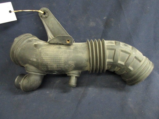 Alfa Romeo 159/Brera 51802130 levegőcső-légtömegmérőből a szívócsonkba