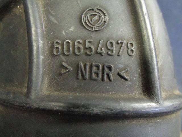 Fiat Bravo 60654978 számú levegőcső-légszűrőházból a légtömegmérőbe