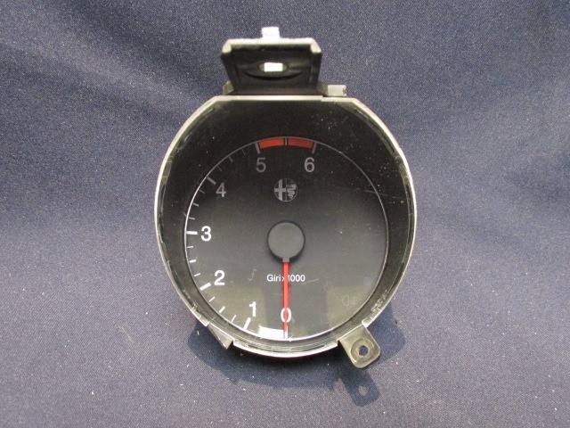 Alfa Romeo 156 156034516 számú óracsoport