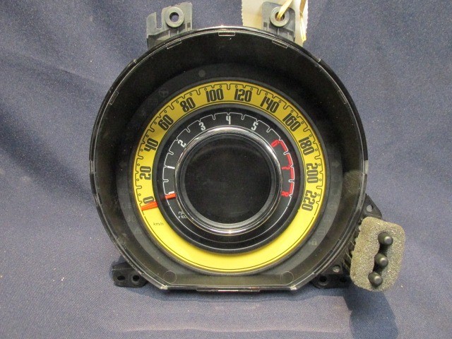 Fiat 500 735495361 számú óracsoport