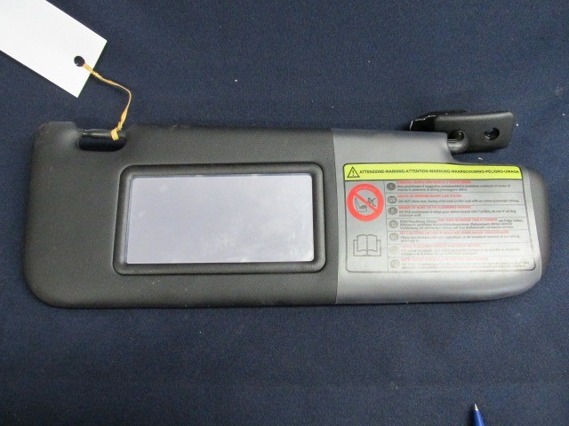 Fiat 500 fekete színű tükrös jobb oldali napellenző