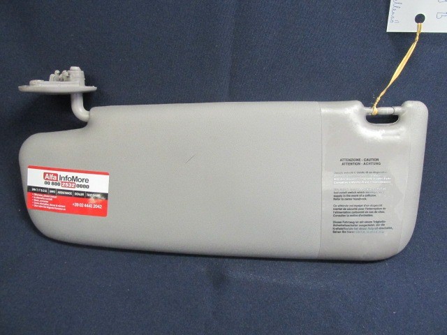 Alfa Romeo 159 szürke színű, sima, bal oldali napellenző