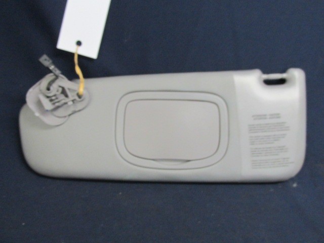 Alfa Romeo Giulietta szürke színű, világító tükrös,bal oldali napellenző