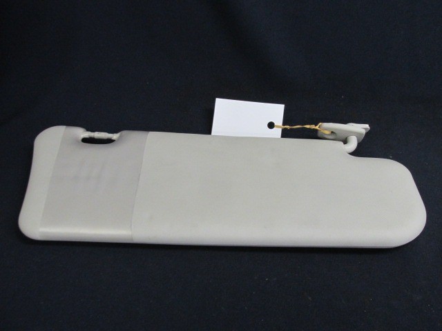 Fiat Stilo világos szürke színű,sima, jobb oldali napellenző