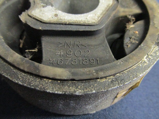 Fiat Stilo 1,2-1,4 16v benzin alsó kitámasztó gumibak 46781891