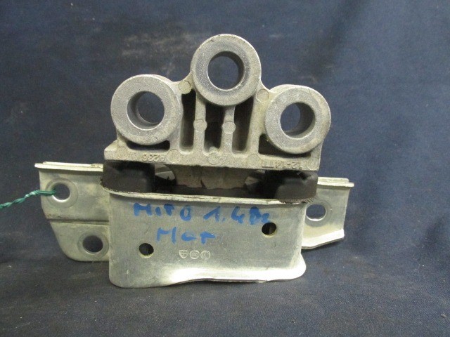 Alfa Romeo MiTo motortartó gumibak 51816525