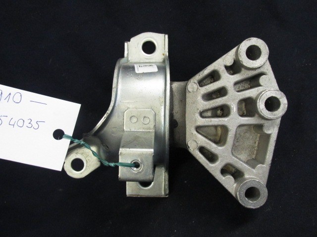 Fiat 500 1,3 16v Diesel motortartó gumibak 51854035