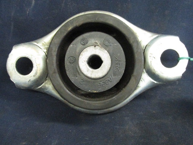 Fiat 500, Panda III. 1,3 16v Diesel alsó váltótartó gumibak 51854036