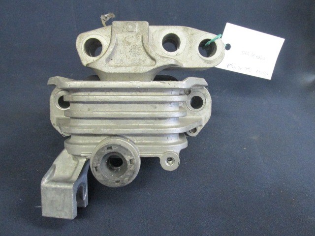 Alfa Romeo Giulietta motortartó  gumibak 51879598