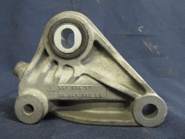 Fiat Grande Punto és Alfa Romeo Mito 55700657 számú alsó kitámasztó gumibak