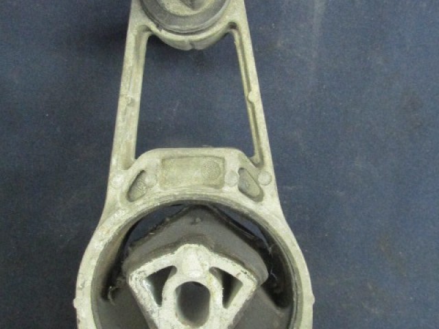 Alfa Romeo 159 60695996 számú alsó kitámasztó gumibak 