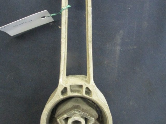 Alfa Romeo 159 60695997 számú alsó kitámasztó gumibak