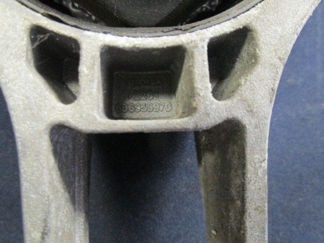 Alfa Romeo 159 60695997 számú alsó kitámasztó gumibak