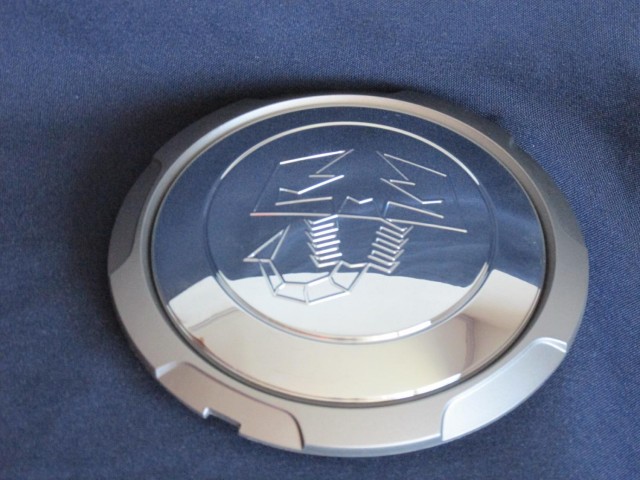 Fiat 500 Abarth, gyári új felni közép kupak 51888656