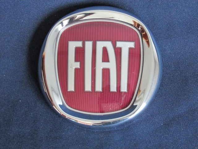 Fiat Bravo 2007-2014, 500 2015- , 500 X, Croma 2008-2010, Idea 2008-2012 gyári új első embléma 51944206