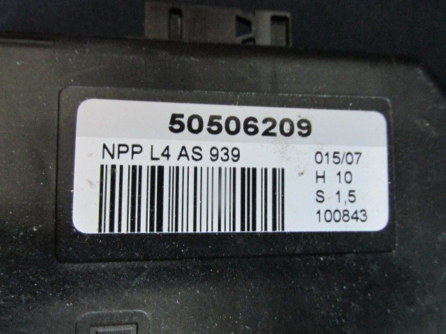 Alfa Romeo 159 jobb oldali ablakemelő vezérlő 50506209