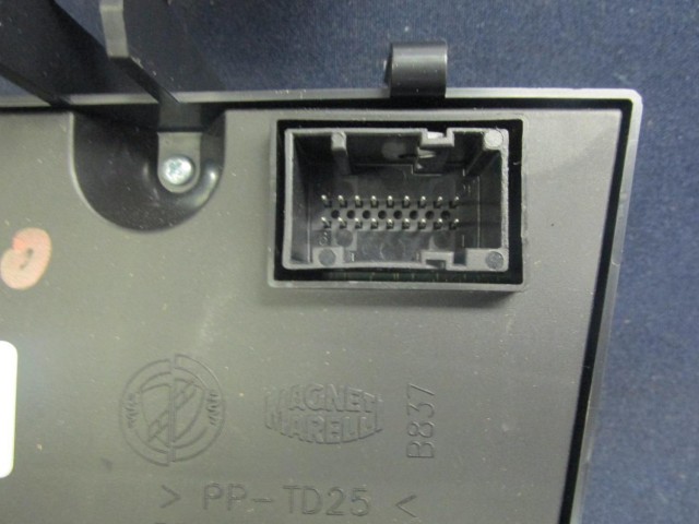 Fiat Bravo 2007-2014 digitklímás fűtéskapcsoló, tekerő gombok ragadnak  735482711