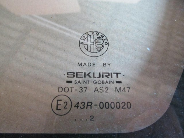 Alfa Romeo 147 3 ajtó bal hátsó ,fix,zöld színű üveg 46847660