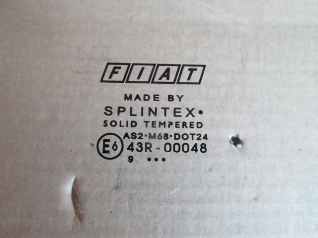 Fiat Grande Punto 3 ajtós jobb első,lejáró, zöld színű üveg