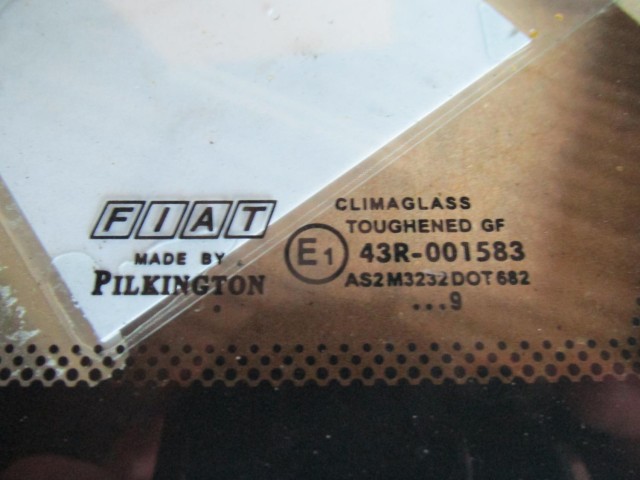 Fiat Punto bal első ,fix,zöld színű üveg 51752863